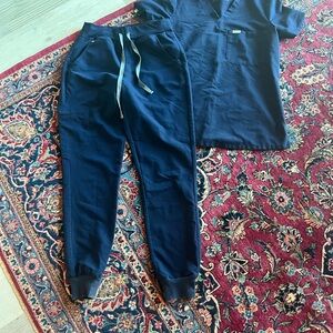 FIGS Small/XS Navy Scrub Set with Jogger Pants